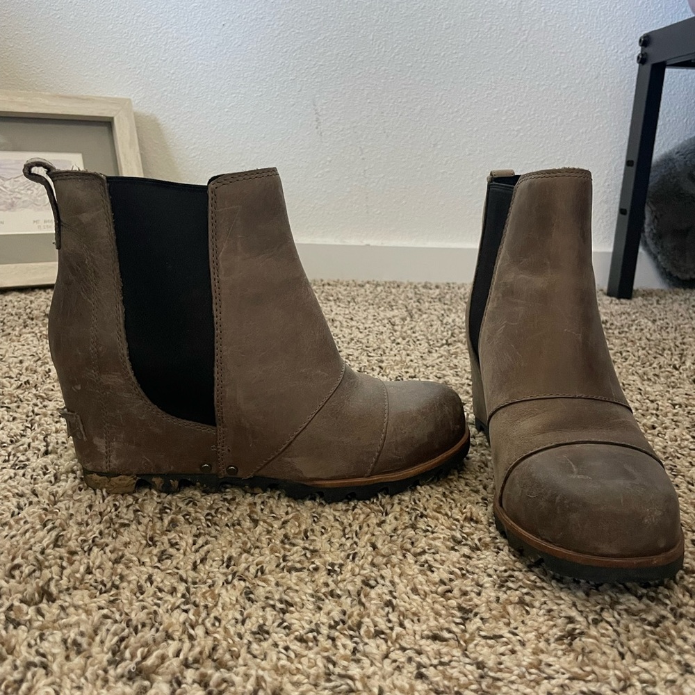 SOREL Chelsea Bootie Wedge. Size 6.5. Used, but good condition!
